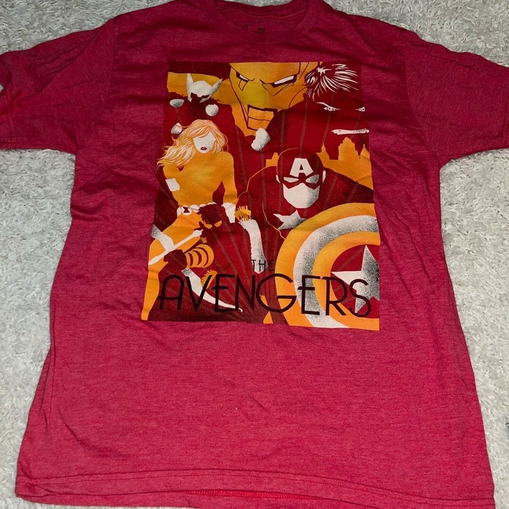 Avengers graphic t shirt medium
